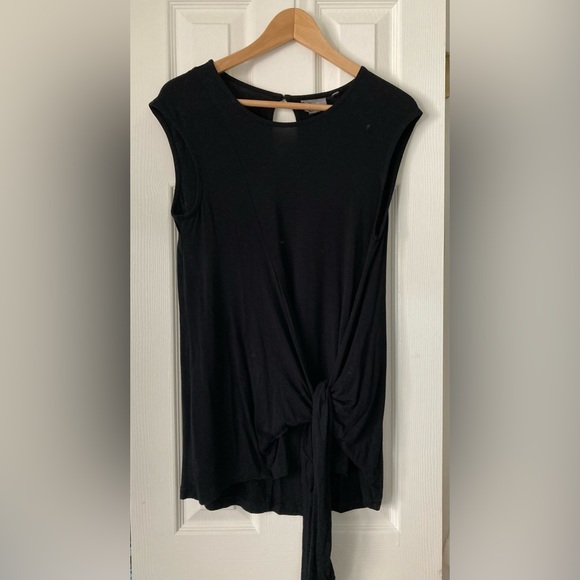 Anthropologie Vanessa Virginia top. Drape front with tie. Great condition. - Picture 2 of 4